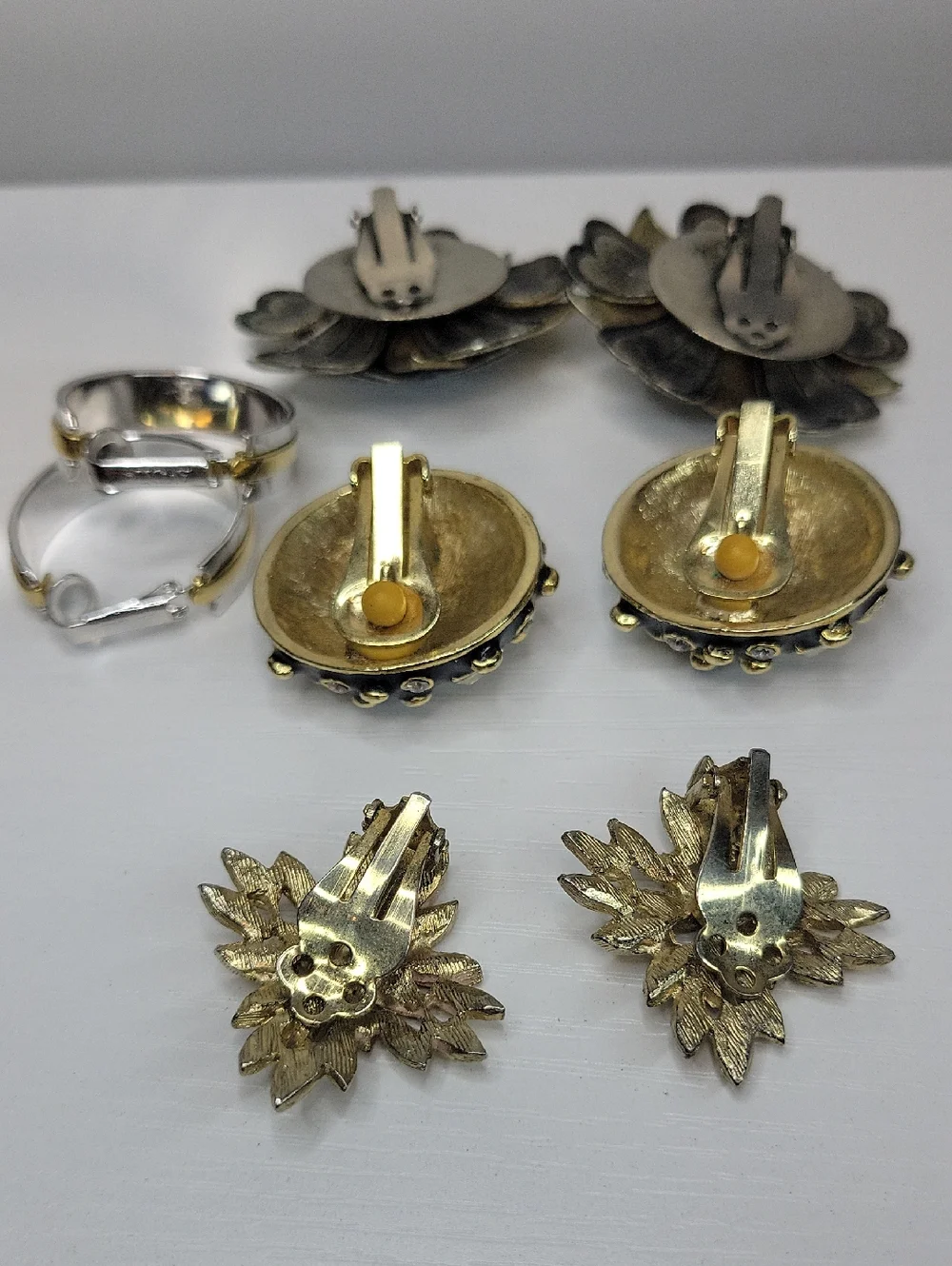 Vintage Clip On Earring Bundle - Picture 5 of 5